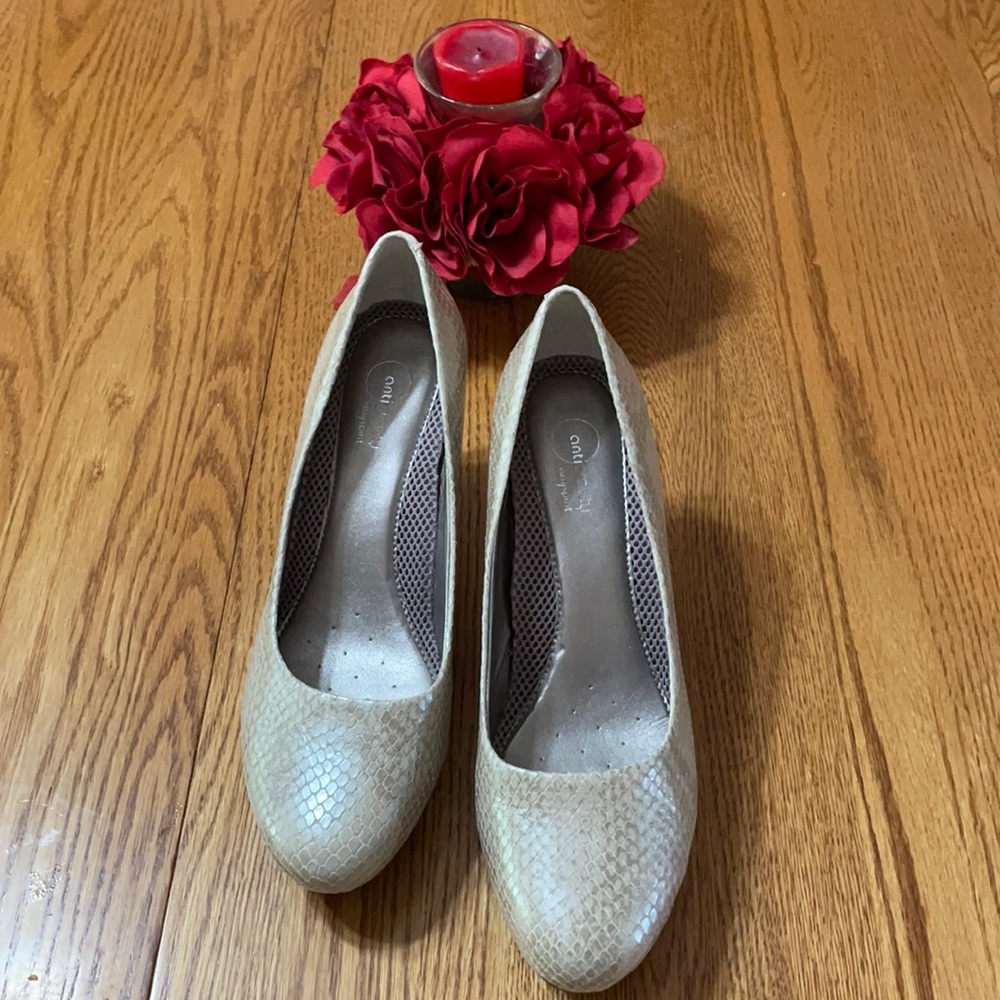 Croc Leather Easy Spirit pumps - hardly worn!